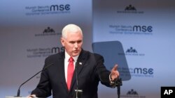 美國副總統彭斯星期六在慕尼黑國際安全會議上發言。