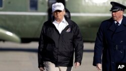 在馬里蘭州安德魯斯空軍基地，特朗普步行登上空軍一號前往南部邊境。 （2019年1月10日）