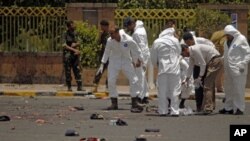 也門警方在5月21日恐怖襲擊發生後於現場取證