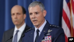 美軍中將安傑萊拉星期五宣佈對所有駐日的美國軍事人員實施宵禁。