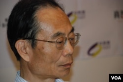 「幫港出聲」召集人何濼生認為，爭取低門檻的普選不可以忽略北京的「心魔」(美國之音湯惠芸)