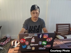 前新浪微博內容審核員劉力朋2020年8月在美國家中 （劉力朋本人提供）