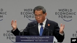 中國總理李強在天津舉行的夏季達沃斯論壇開幕式上講話。（2023年6月27日）