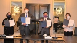 美台官員2020年11月20日在華盛頓與台北啟動首屆“美台經濟繁榮夥伴對話”中籤署備忘錄華盛頓實體會場。坐起美國在台協會藍鶯、美國國務院副國務卿克拉奇、台灣經濟部次長陳正祺、台灣駐美代表蕭美琴 （台灣駐美代表處提供)