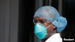 紐約市布朗克斯區醫院護士抗議，要求得到N95口罩。(路透社2020年4月2日攝)