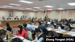 台湾立法院4月21号召开的外交及国防委员会(美国之音张永泰拍摄)