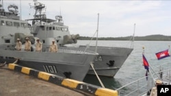 資料照片:停泊在西哈努克省雲朗海軍基地的一艘柬埔寨艦艇.。 (2019年7月26日)