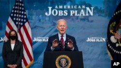 拜登总统在白宫谈他的《美国就业计划》。(2021年4月7日)