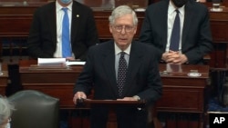 參議院在抗議者衝入國會事件之後重新開會，多數黨領袖麥康奈爾在院會發言。(2021年1月6日)