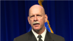 退休海军上将斯威夫特（美国之音黎堡拍摄）