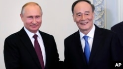 俄羅斯總統普京在聖彼得堡會見中國國家副主席王岐山(2018年5月24日)