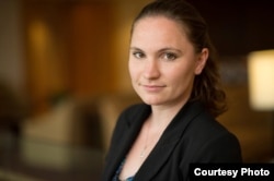 紐約移民律師勞倫•伯克