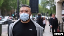 三名男子被控在伦敦协助香港的外国情报部门。 被告 Chi Leung Wai（又名 Peter Wai）于 2024 年 5 月 13 日在英国伦敦被控协助香港外国情报部门后离开西敏寺地方法院(威斯敏斯特地方法院)。 (路透社照片)