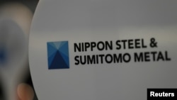 日本鋼鐵公司“新日鐵”標誌。