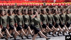 朝鲜庆祝建国70周年，阅兵中无洲际导弹（15图）