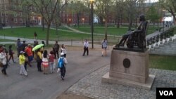 中国游客参观哈佛大学（资料照）
