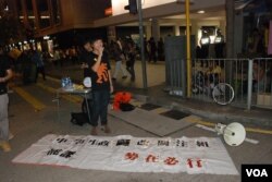 「我們都是511」成員張俊豪與幾位中學生成立「中學生政改關注組」，呼籲更多中學生參與9-26罷課（美國之音湯惠芸攝）