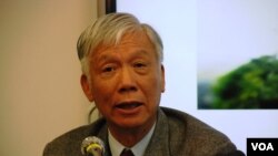 佔中發起人之一朱耀明呼籲港人參加元旦大遊行 (美國之音湯惠芸拍攝)