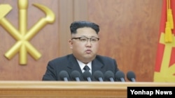 朝鲜领导人金正恩发表新年讲话。（资料照片）