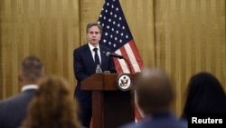 美国国务卿布林肯在卡塔尔多哈对美国大使馆和驻阿富汗使团成员讲话。(2021年9月7日)