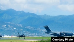 兩架F35A戰機和一架運輸機2017年10月30日準備離開夏威夷飛抵日本沖繩（美軍太平洋司令部照片）