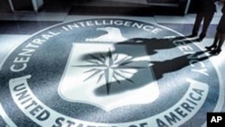 美國中央情報局（CIA）總部大廳地面上的徽章。