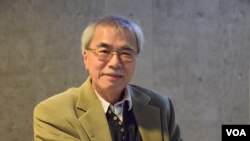 香港時事評論員練乙錚 (美國之音湯惠芸拍攝)