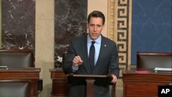 共和黨籍參議員喬什•霍利（Josh Hawley）週三表示，鑑於TikTok公司可能與中國政府分享數據的事實，他將提出議案，禁止美國聯邦政府僱員在政府配備的手機或電腦等裝置上安裝TikTok社媒體應用軟件。