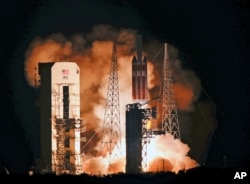 攜帶帕克太陽探測器的三角洲四號火箭於2018年8月12日在佛羅里達州卡納維拉爾角的肯尼迪航天中心37號發射場升空。