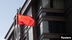 中國駐休斯頓領事館上的中國國旗 （2020年7月22日）