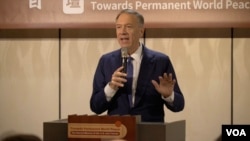 美國前國務卿蓬佩奧(Mike Pompeo)在台北出席一場公開活動時表示，，特朗普重返執政後將延續視中共為「敵對方」的國家安全戰略。 （美國之音特約記者李昕儒拍攝，2025年1月6日）