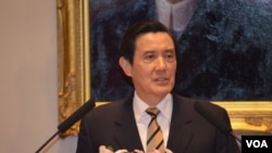 台灣總統馬英九談學生佔領立法院危機 （美國之音申華拍攝） 