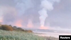 烏克蘭無人機襲擊俄羅斯特維爾地區後升起的滾滾烈焰和濃煙。 （2024年9月18日)