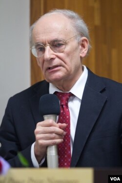 加拿大人权律师大卫·麦塔斯