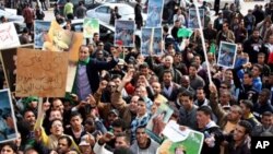 利比亞國家電視台播放親政府集會的畫面