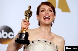 朱丽安•摩尔获得最佳女主角奖