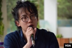 90後的香港作家盧斯達表示，港人悼念六四應該拋棄由支聯會主導。（美國之音湯惠芸攝）