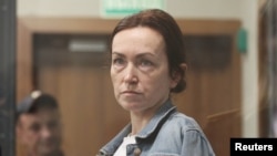 资料照片：美国记者阿尔苏·库尔马舍娃在俄罗斯一家法庭出庭。(2024年5月31日)