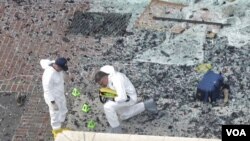 聯邦調查局正在爆炸現場檢查找到的碎片﹐希望能彙集到線索。