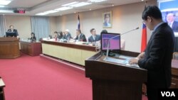 台灣立法院內政委員會3月21日質詢的情形 （美國之音張永泰拍攝）