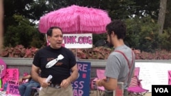 空襲敘利亞議案國會大廈前引發抗議活動。 