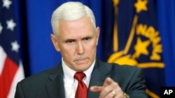印第安納州州長邁克彭斯(Mike Pence)3月31日在新聞發布會上。