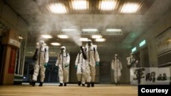 台灣陸軍33化學兵群執行台北捷運消毒作業（台灣軍聞社提供）