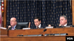  2019年6月4日，麥戈文眾議員(左)、魯比奧參議員（中）和史密斯眾議員在國會舉行天安門事件30週年的聽證會。(美國之音李逸華拍攝) 