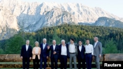 参加七国集团峰会的领导人的合影。