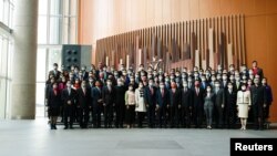 “完善選舉制度”後的首屆香港立法會議員在2022年1月3日就職（路透社照片）