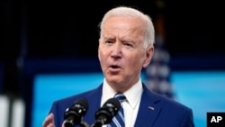 2021年3月29日，美國總統拜登在在白宮南院禮堂一場關於新冠疫​​苗接種和應對疫情的活動上講話。