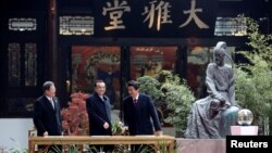 左起：南韓總統文在寅，中國總理李克強和日本首相安倍晉三在成都出席中日韓領導人峰會。 （2019年12月24日）