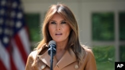 美國第一夫人梅拉尼亞川普2018年5月7日在白宮玫瑰園宣佈“成為最好”項目計劃。