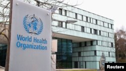 位于日内瓦的世卫组织大楼外的世卫组织标识 （2020年2月6日）